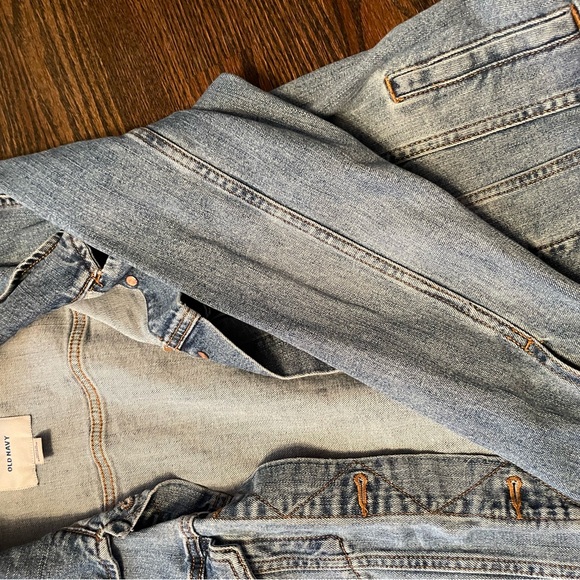 Old Navy Light Blue Denim Jacket - Picture 3 of 4